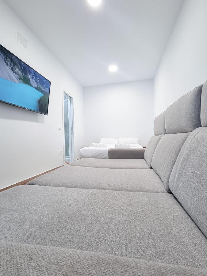 Metropolitan Apartment *